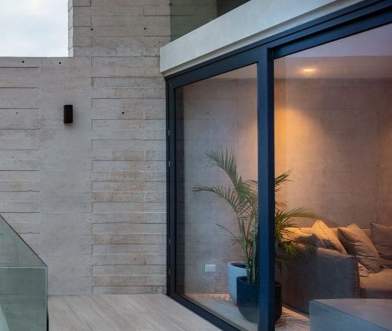 Instalación de mamparas de PVC en departamentos pequeños ideas y consejos