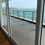 Checklist antes de contratar una empresa para instalar mamparas en tu balcón