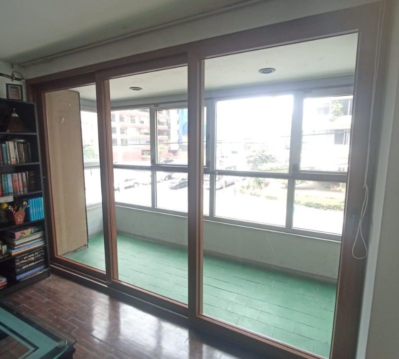 Mamparas antiruido para balcones cómo reducir el tráfico y el ruido urbano