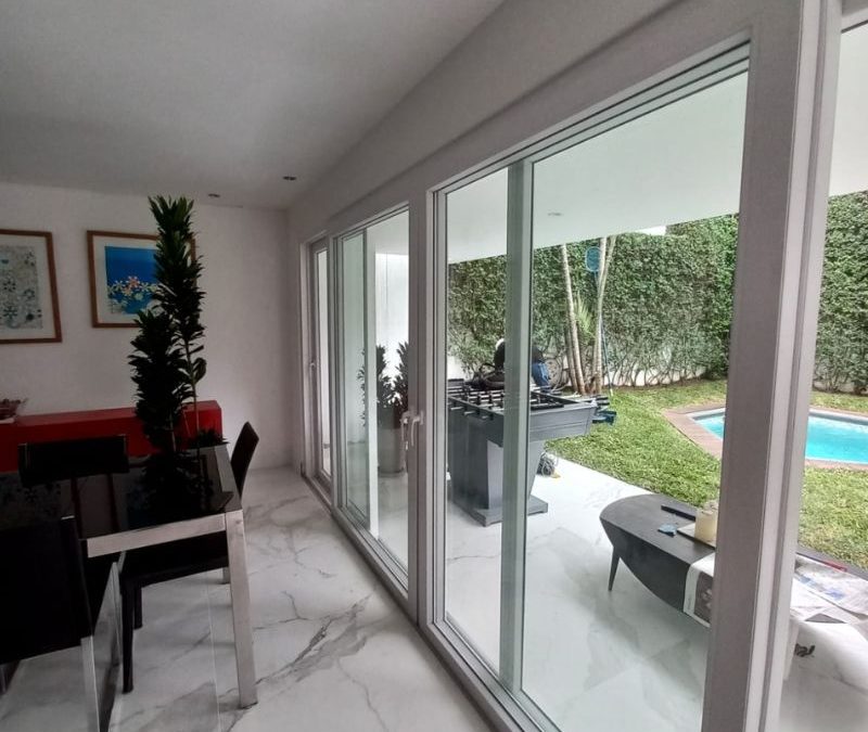 Mamparas de PVC en departamentos optimiza tu espacio sin obras