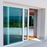 Mamparas de PVC para exteriores diseño y resistencia para terrazas en Lima