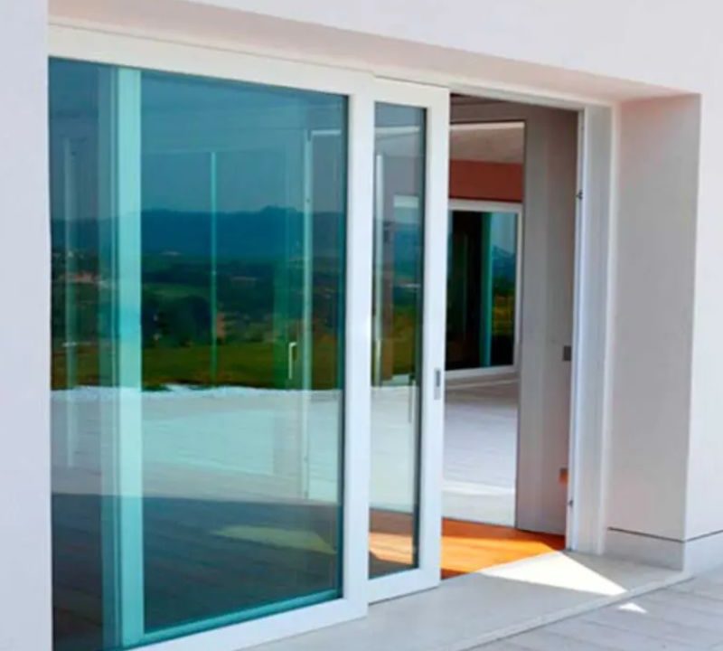 Mamparas de PVC para exteriores diseño y resistencia para terrazas en Lima