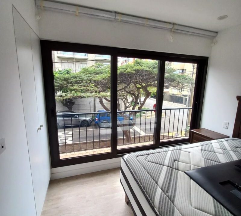 Mamparas para balcones resistentes al viento y la humedad en climas costeros