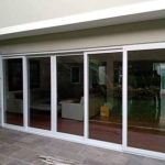 Mantenimiento eficaz de mamparas de PVC vs. vidrio tips para prolongar la vida útil