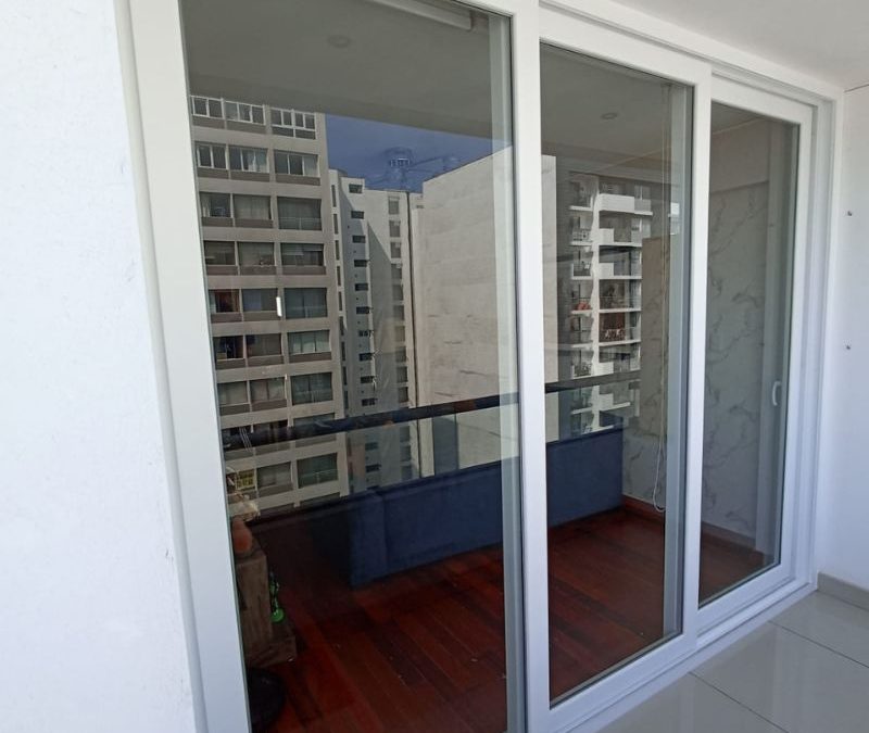 Qué garantías y certificaciones buscar al elegir mamparas para balcones