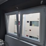 Tendencias 2025 en Mamparas de PVC para Interiores y Exteriores Diseño y Funcionalidad