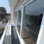 Tendencias 2025–2026 en diseño de mamparas para balcones perfiles minimalistas y acabados modernos