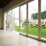 Colores y acabados de mamparas que están en tendencia este 2025