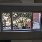 ¿Cómo afecta el grosor del vidrio en la reducción del ruido